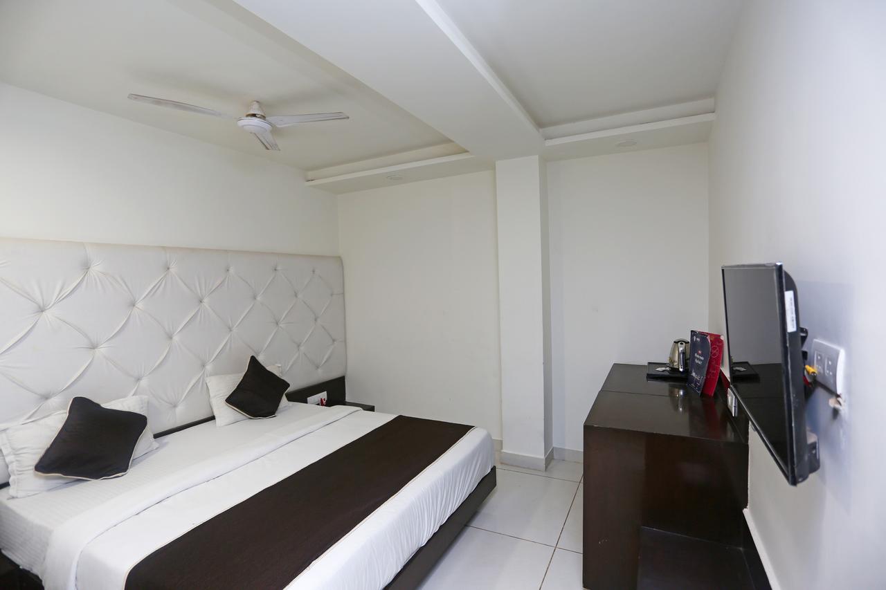 Oyo 18422 Central Grand Belanganj Ngoại thất bức ảnh